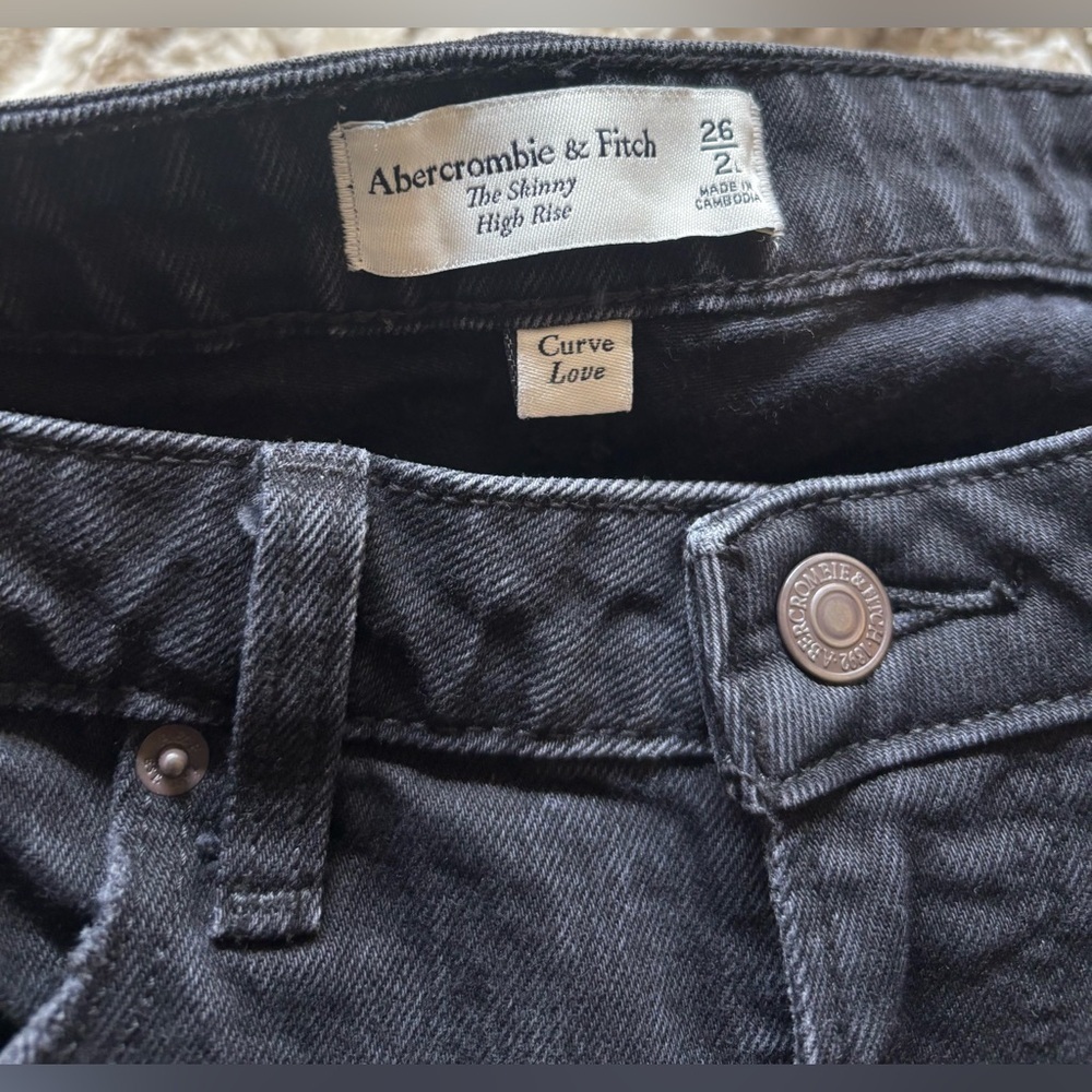 Abercrombie Curve Love High Rise Skinny in Distressed Black, Size 2/26 Long - Picture 9 of 12